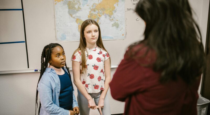 Zdjęcie do artykułu: Jak rozwijać empatię i umiejętności społeczne u dziecka