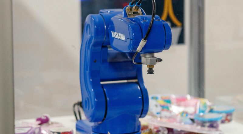 Zdjęcie do artykułu: Jak działa robot współpracujący i czym różni się od klasycznego robota?